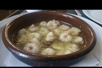 Gambas al ajillo (cuidado que salpican). - Imagen 1